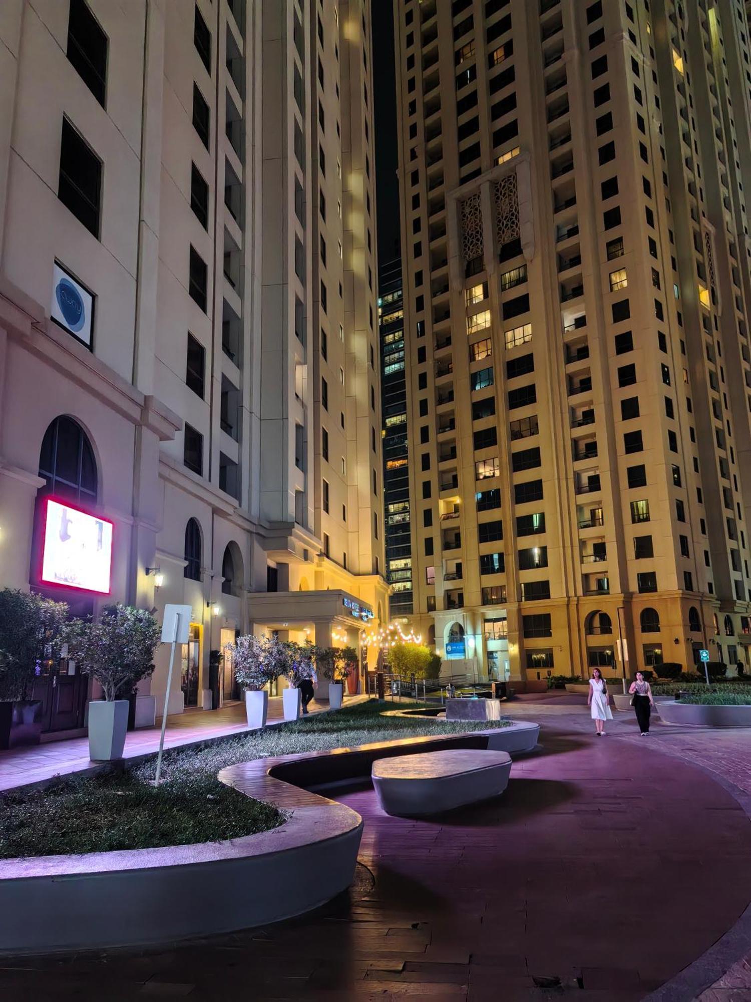 Ahlan New Horizon Jbr Hotell Dubai Exteriör bild